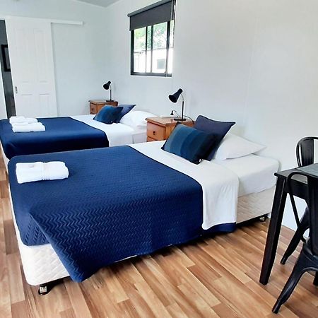 Hotel Mt Larcom Tourist Park Mount Larcom Habitación foto