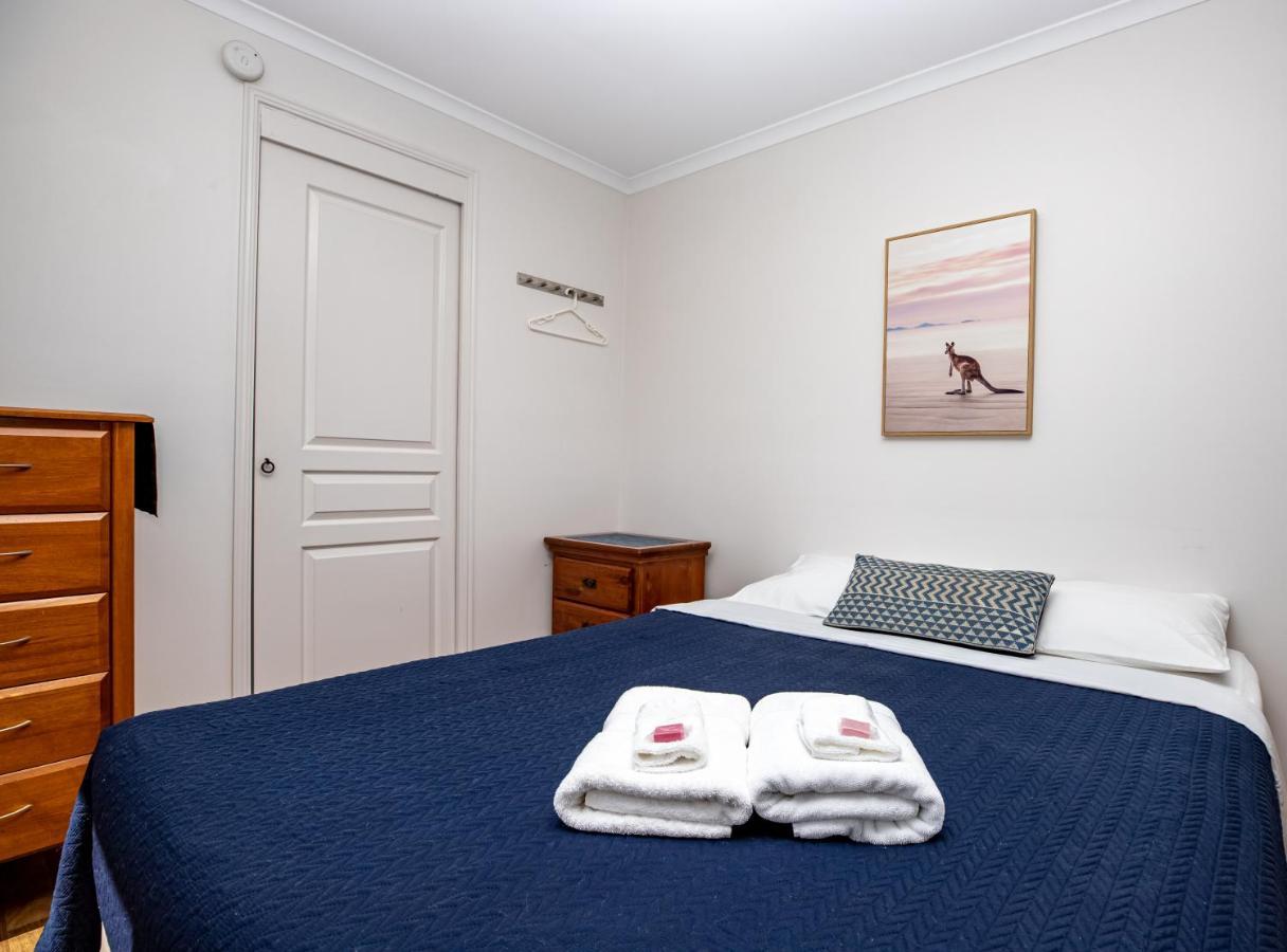 Hotel Mt Larcom Tourist Park Mount Larcom Exterior foto