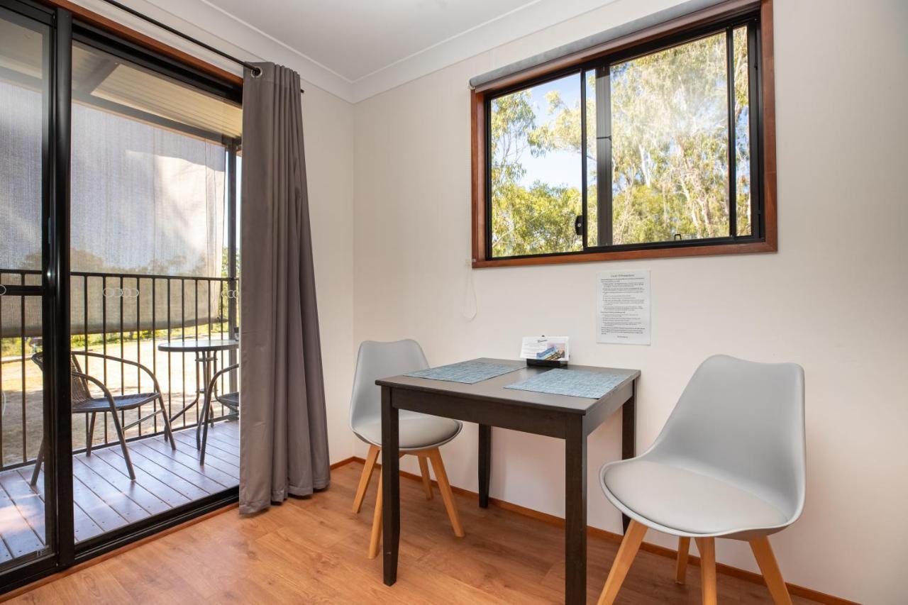 Hotel Mt Larcom Tourist Park Mount Larcom Exterior foto