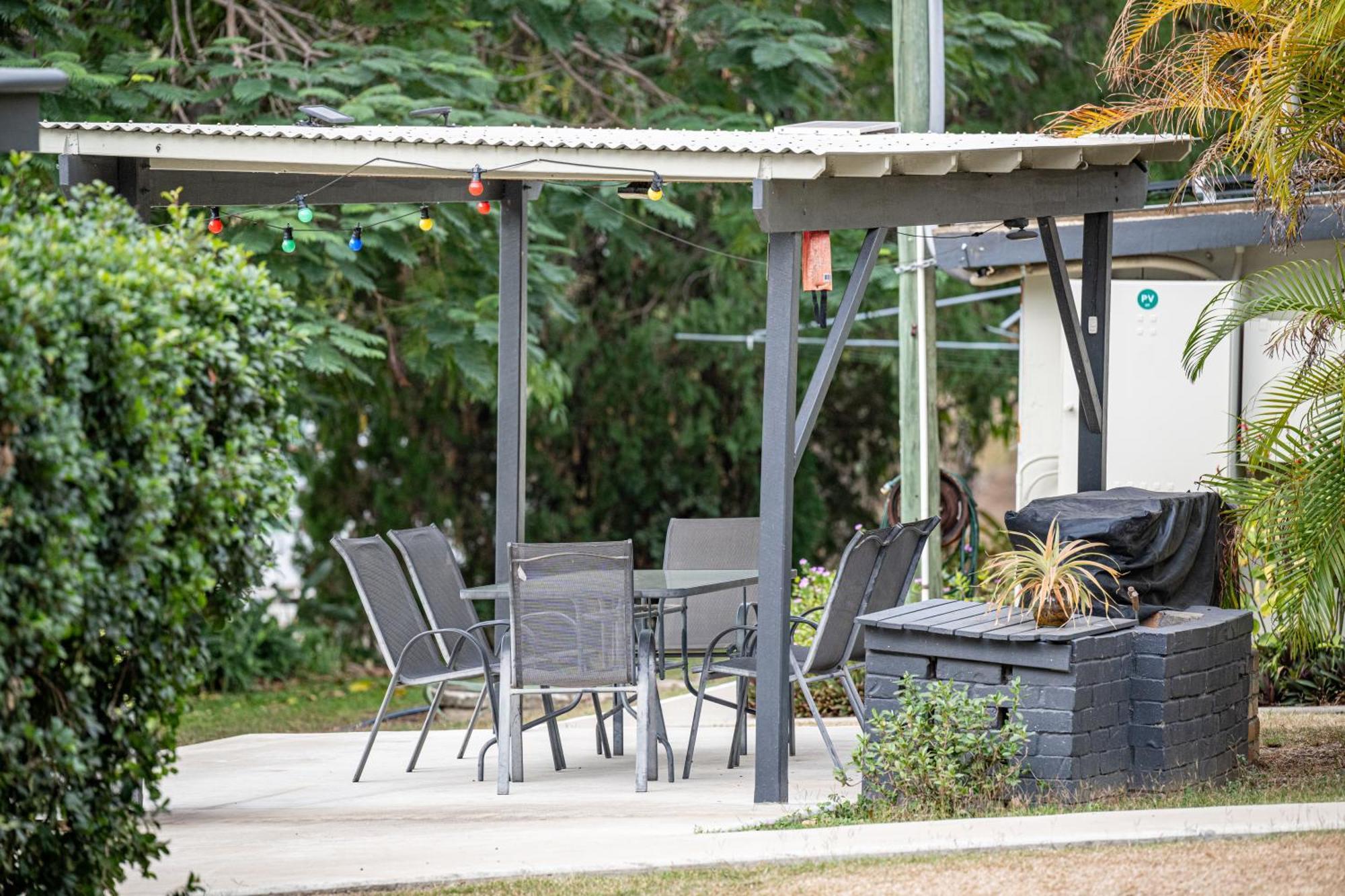 Hotel Mt Larcom Tourist Park Mount Larcom Exterior foto