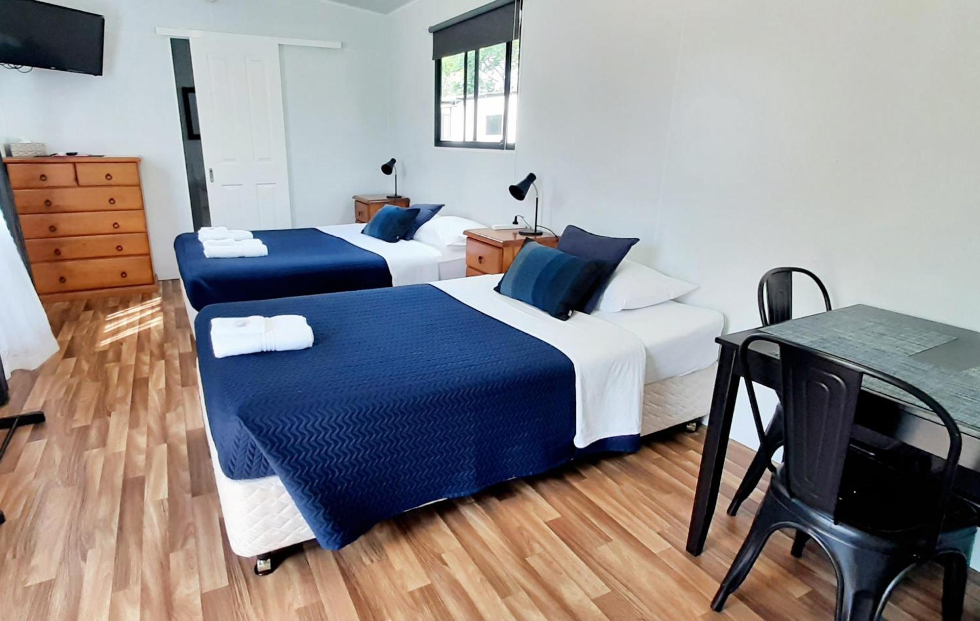 Hotel Mt Larcom Tourist Park Mount Larcom Habitación foto