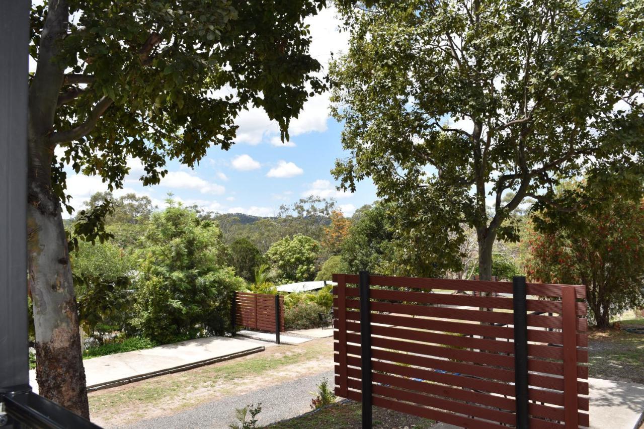 Hotel Mt Larcom Tourist Park Mount Larcom Exterior foto